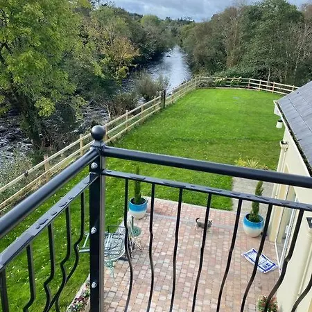 Kingfisher Riverside Retreat
