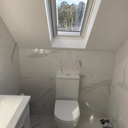 Kingfisher Riverside Retreat *