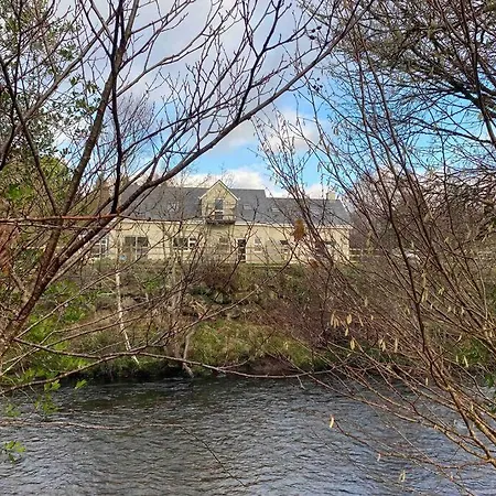 Kingfisher Riverside Retreat Apartment