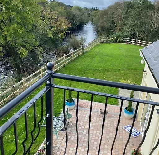 Kingfisher Riverside Retreat