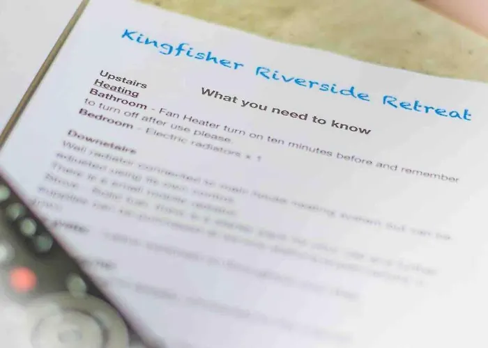 Kingfisher Riverside Retreat *